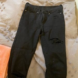 Levi’s black skinny jeans
